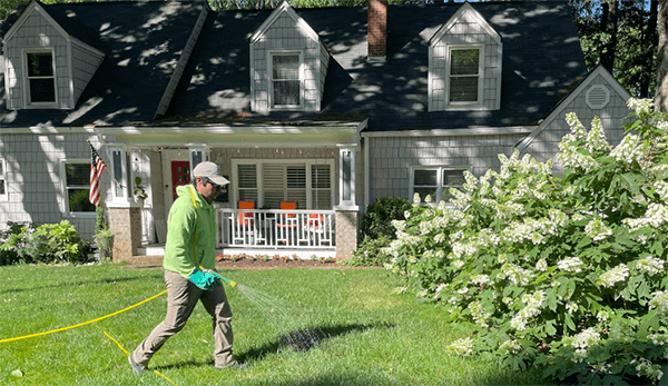 Simply-Green-Lawn-Care-Technician